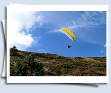 Paragleiter am Penkenjoch