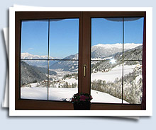 Ausblick ins verschneite Zillertal